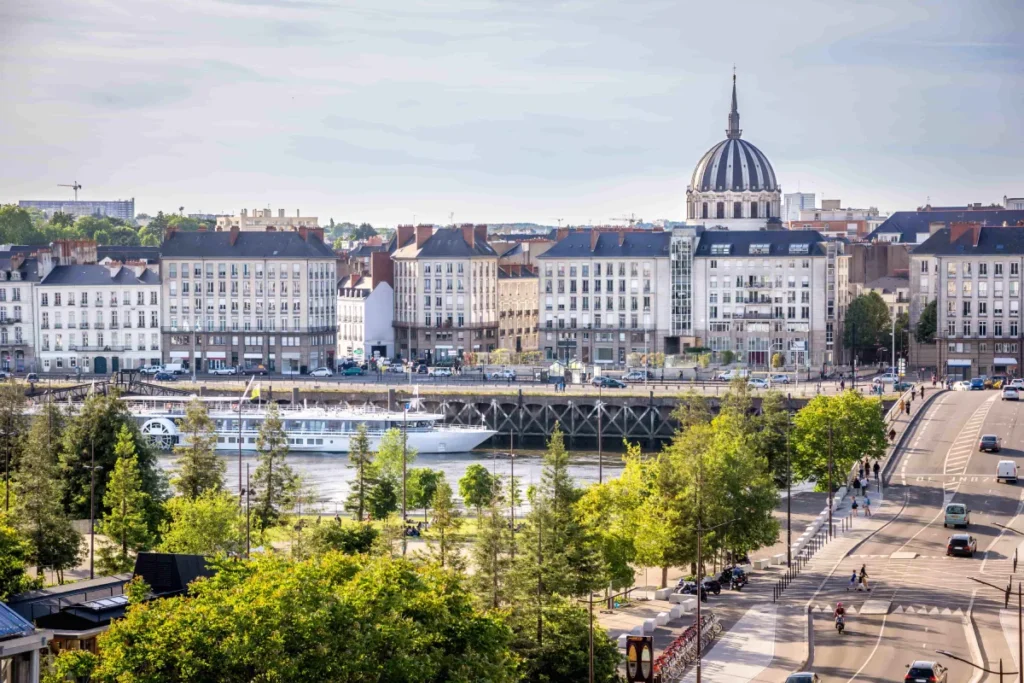 Recrutement juridique dans les Pays de la Loire: Nantes, Angers, le Mans, Saint-Nazaire, la Roche-sur-Yon... 2 transformation île de Nantes : symbole du dynamisme économique